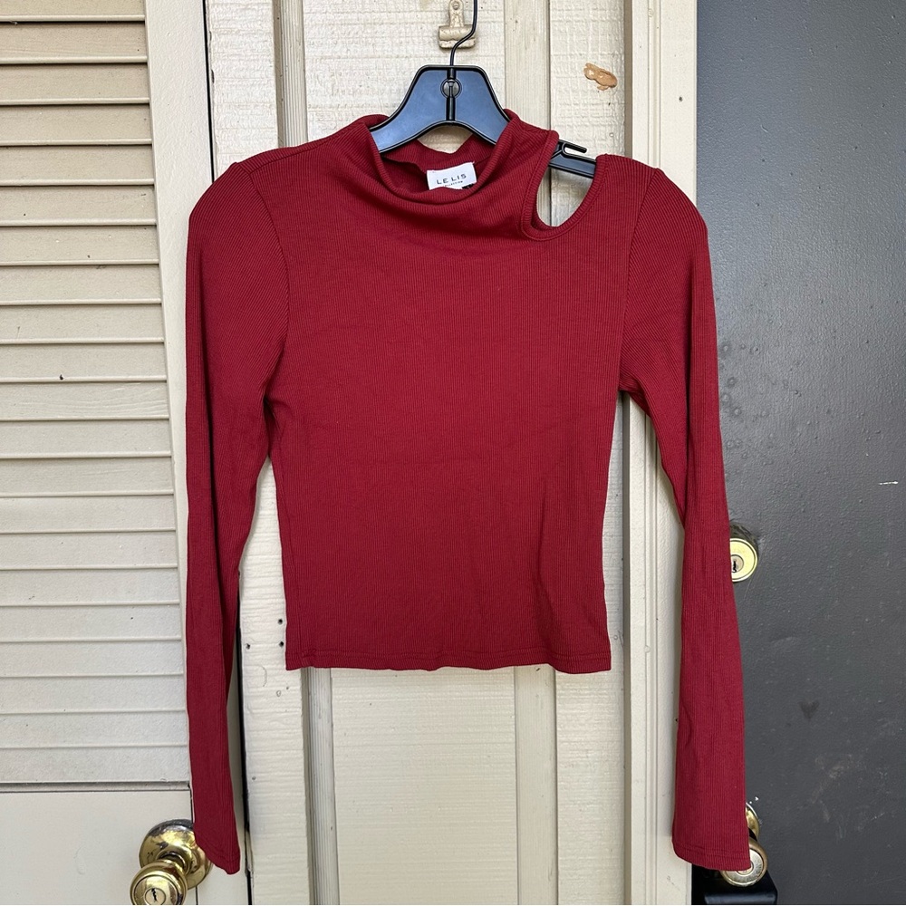 Le Lis Collection Open Shoulder Shirt Size Small - Picture 1 of 3